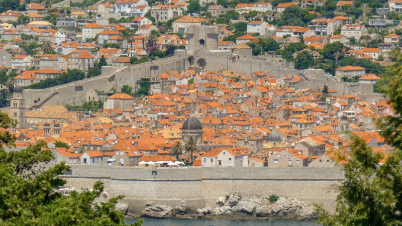 Besplatan obilazak gradskih i stonskih zidina te Sokol grada