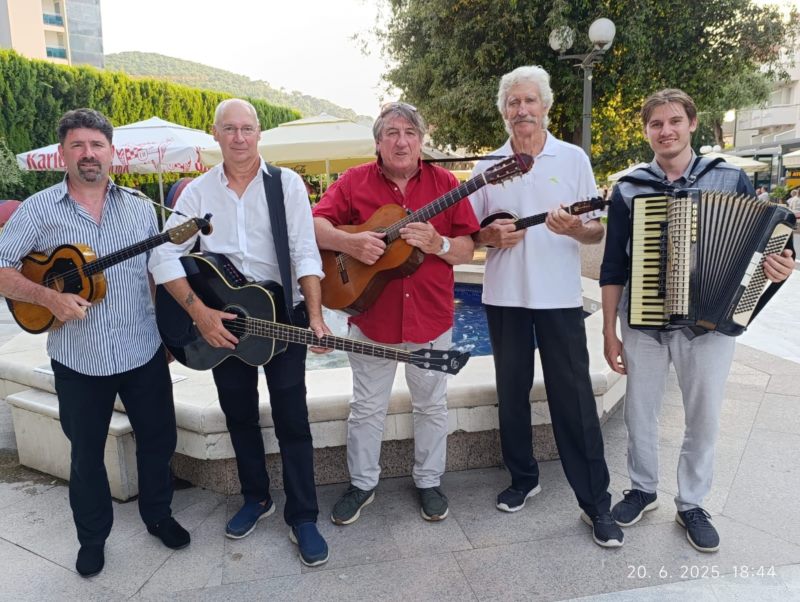 Klapa Staro Vino - Ulicama našeg Grada