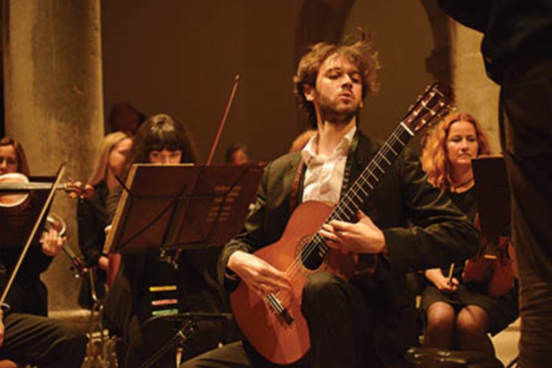 DSO / Marc Tardue, conductor / Petrit Çeku, guitar: Spanish program