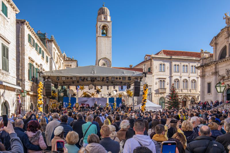 New Year’s Day Concert with oysters and sparkling wine