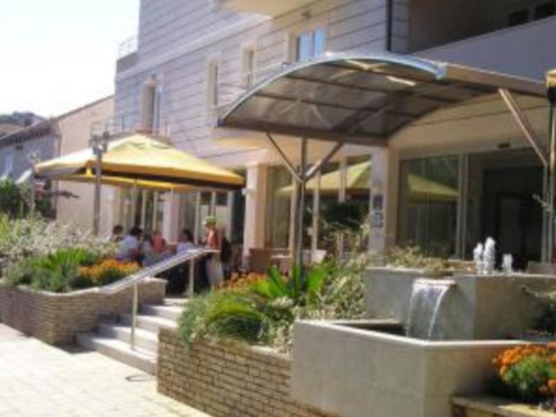 HOTEL IVKA 3*