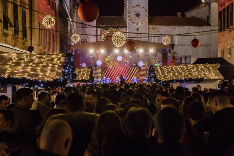 ĐELO I GELO BAND - SERENADA GRADU MOM