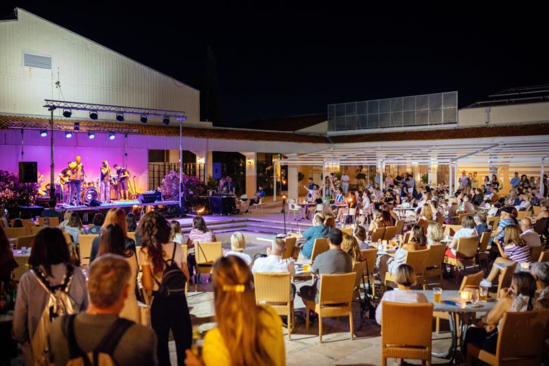 BEATLES TRIBUTE BEND - concert